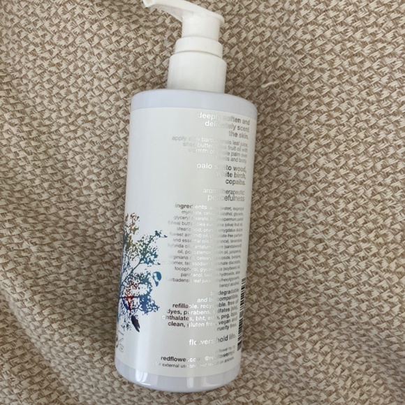 BRAND NEW / NEW RED FLOWER Palo santo softening lotion - Picture 2 of 3